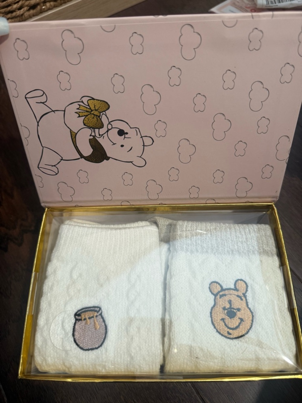 Women's 2pk Winnie The Pooh Pop-Up Storybook Supersoft Embroidered Crew Socks